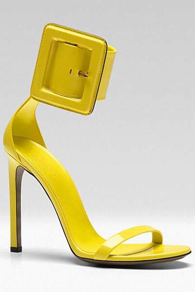 chaussure a talon jaune moutarde